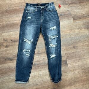 Judy Blue 5/27 disstressed Blue jeans